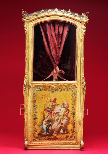 An Italian Neapolitan Ormolu-mounted,Vernis Martin and Gilded Wood Sedan Chair Collection Image, Figure 21, Total 26 Figures