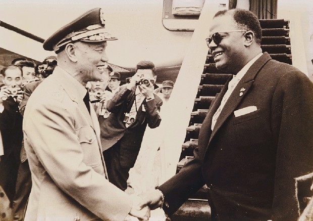 蔣中正總統親迎達和美共和國總統馬加