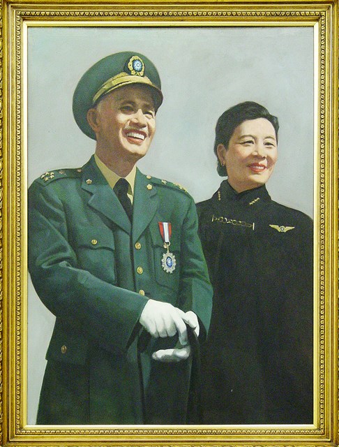 蔣中正總統與夫人巡視空軍基地