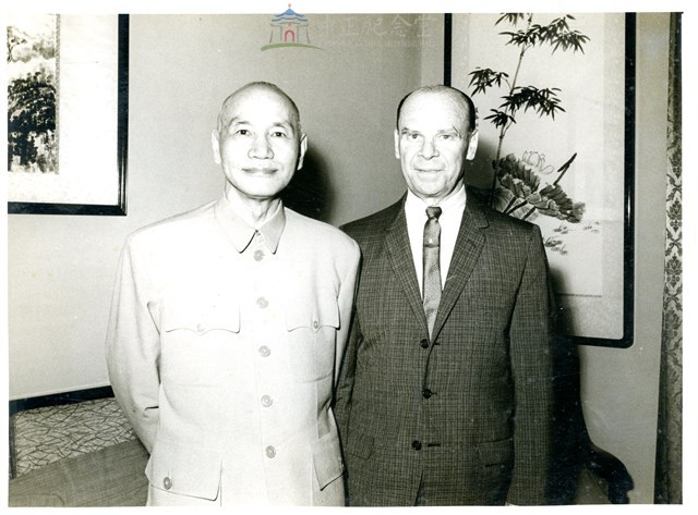 胡崇賢攝蔣中正總統接見前美軍顧問團團長史邁斯將軍藏品圖，第1張