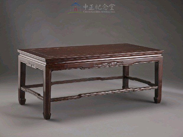 蔣中正總統辦公室大茶几藏品圖，第1張
