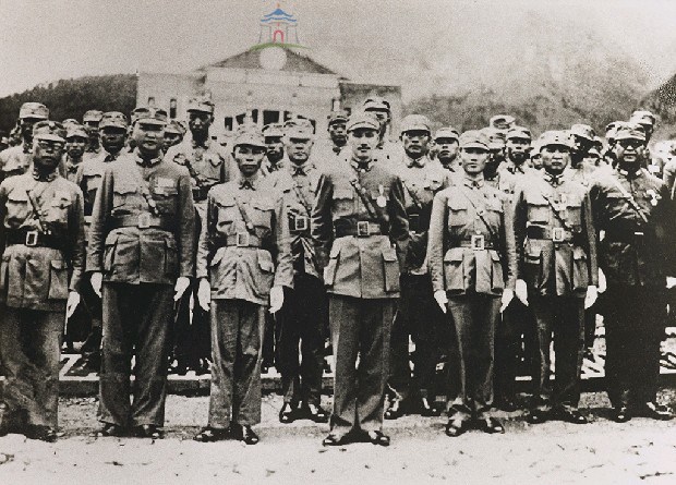 蔣中正總統與國軍將領合影藏品圖，第1張