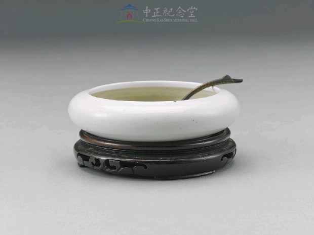辦公文具—水盂(含底座及小勺子)藏品圖，第1張