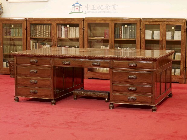 大型辦公桌藏品圖，第3張