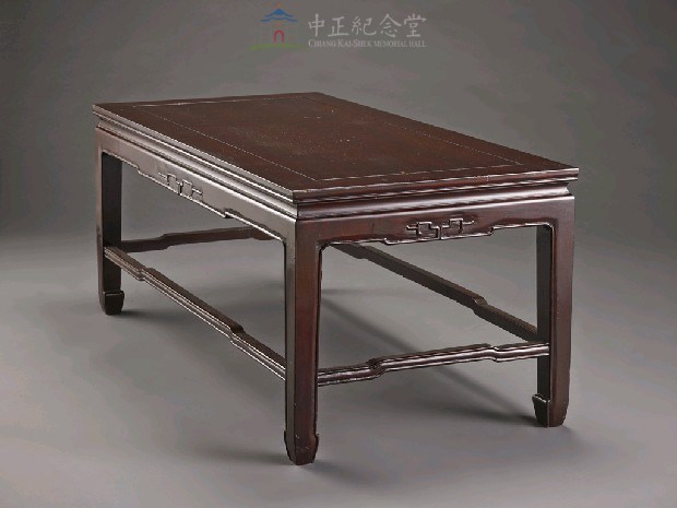 蔣中正總統辦公室大茶几藏品圖，第4張