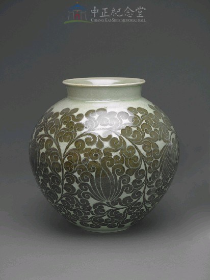 纏枝紋綠色瓷瓶藏品圖，第1張