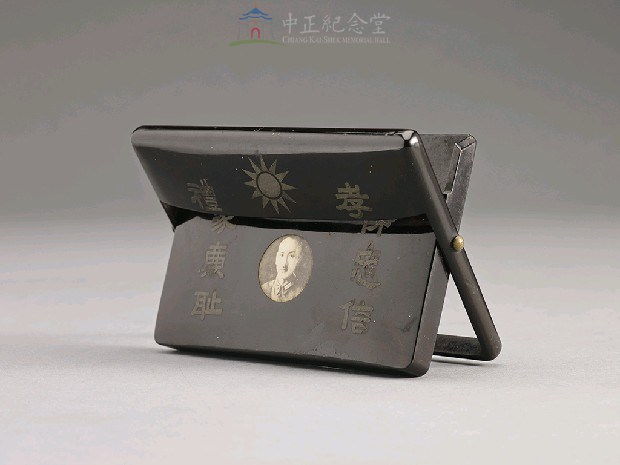 蔣中正總統紀念煙盒藏品圖，第3張