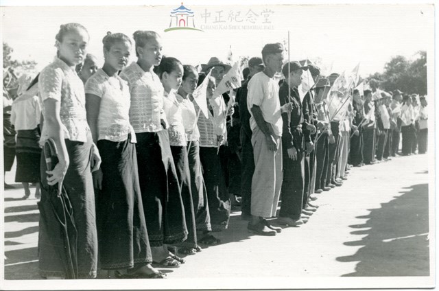 早期軍旅生活27：平民列隊歡迎視察官長藏品圖，第1張