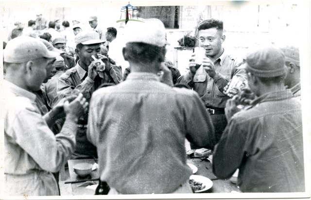早期軍旅生活36：答謝雲南人民反共志願軍隊員辛勞餐宴藏品圖，第1張