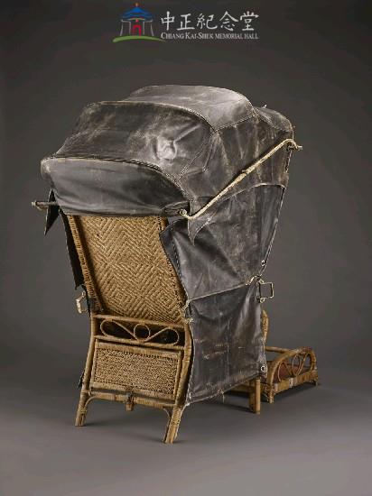 Sedan Chairs (rattan sedan / black leather hood (lined with flannel) / metal frame / rattan mat)  Collection Image, Figure 2, Total 5 Figures