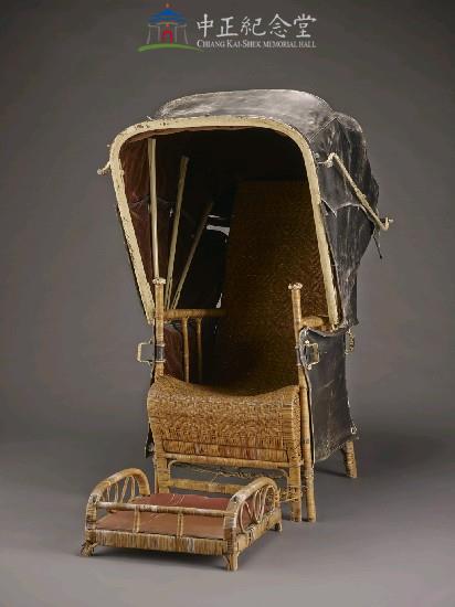 Sedan Chairs (rattan sedan / black leather hood (lined with flannel) / metal frame / rattan mat)  Collection Image, Figure 1, Total 5 Figures