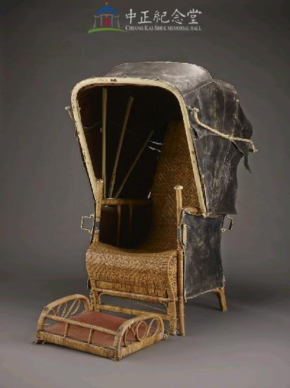 Sedan Chairs (rattan sedan / black leather hood (lined with flannel) / metal frame / rattan mat)  Collection Image, Figure 1, Total 5 Figures