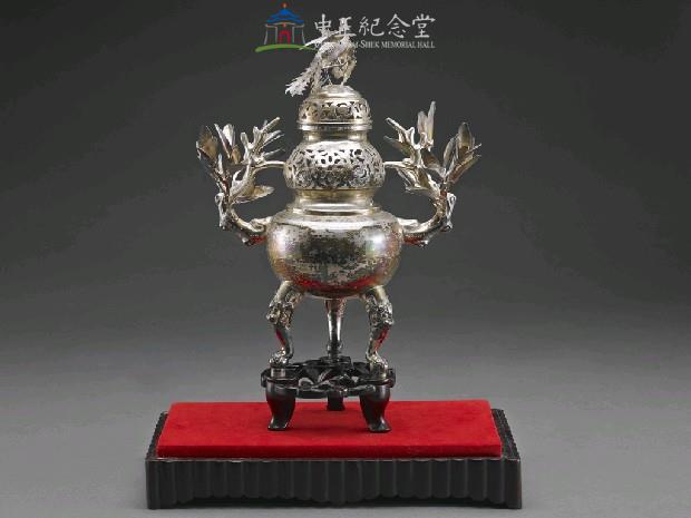 Silver Tripod Trophy (in a glass display case) Collection Image, Figure 2, Total 5 Figures