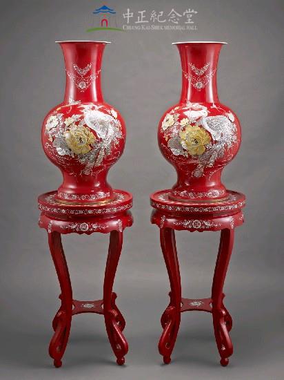 Cloisonne Vase (This pair of vases is a confirmed lacquer vase inlaid with mother-of-pear over copper body) Collection Image, Figure 9, Total 9 Figures