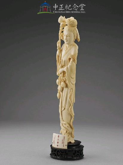 Carved Ivory Image of Avalokitesvara Collection Image, Figure 4, Total 6 Figures