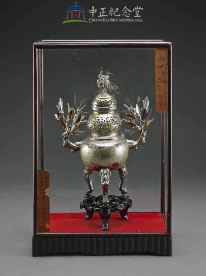 Silver Tripod Trophy (in a glass display case) Collection Image, Figure 5, Total 5 Figures