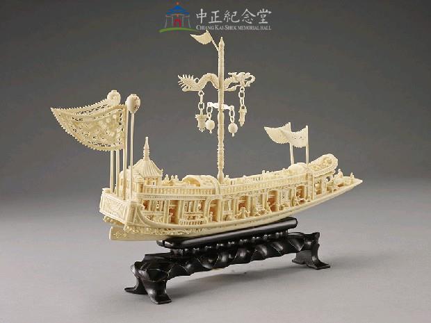 Ivory Boat (with a case) Collection Image, Figure 5, Total 5 Figures