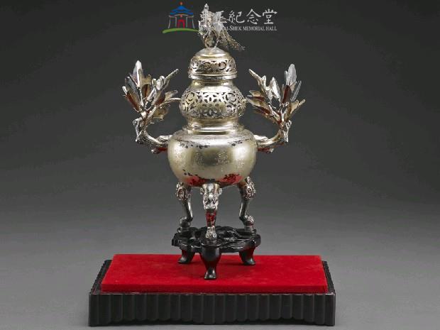 Silver Tripod Trophy (in a glass display case) Collection Image, Figure 1, Total 5 Figures