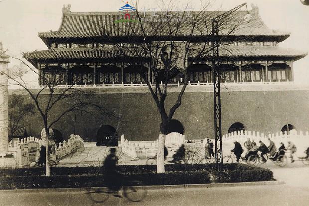 紫禁城蔣中正像(民34年攝影)藏品圖，第1張