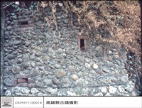 石碑左側牆藏品圖，第1張