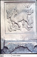 川門右側石刻藏品圖，第1張