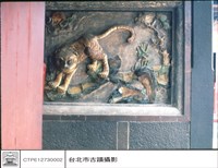 右廂牆飾藏品圖，第1張