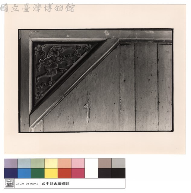 大廳左側木刻藏品圖，第1張