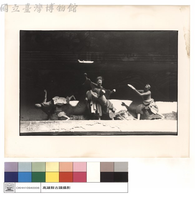 右側山牆上貼磁人像藏品圖，第1張