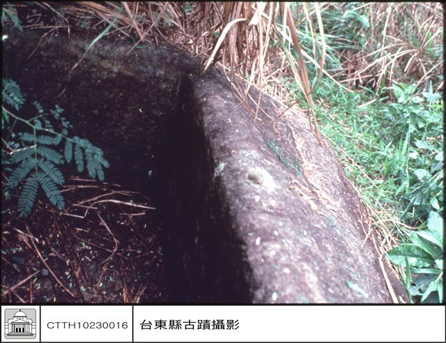 巨石棺材特寫藏品圖，第1張
