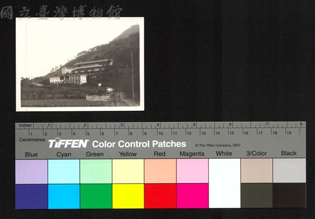 靠山的建築群藏品圖，第1張