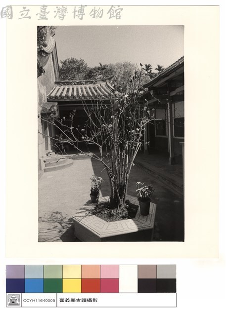 正殿左側中庭藏品圖，第1張