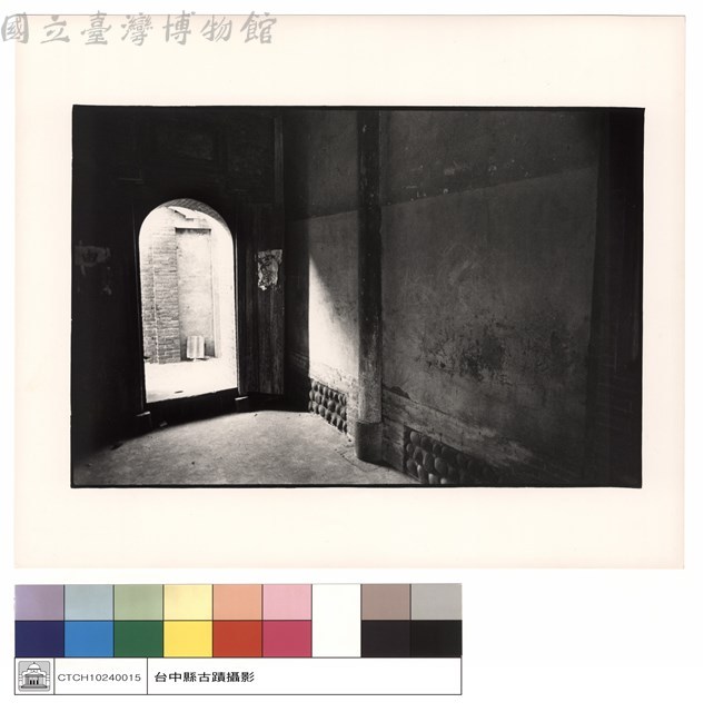 大殿後小門內觀藏品圖，第1張