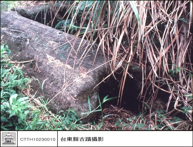 巨石棺材特寫藏品圖，第1張