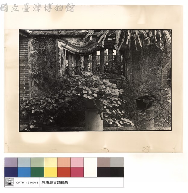 二進右側書卷窗藏品圖，第1張