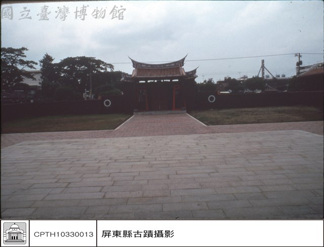 正殿觀拜庭及大門藏品圖，第1張