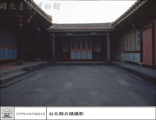 一、二進間庭院藏品圖，第1張