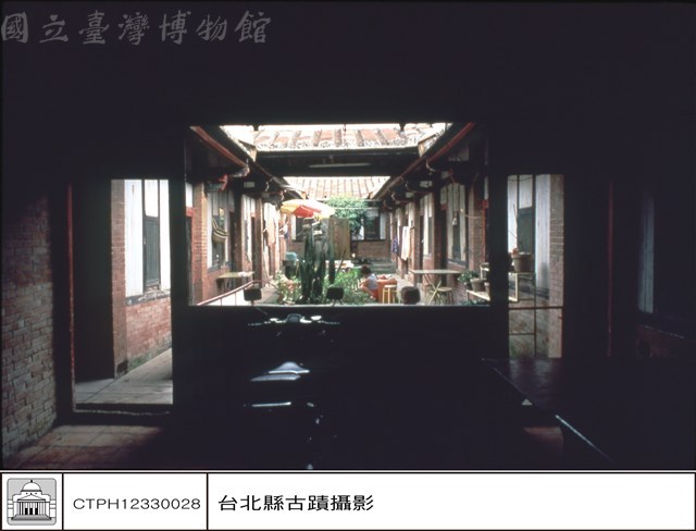 右廂庭院藏品圖，第1張