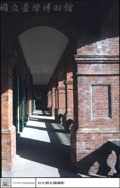 領事館二樓迴廊藏品圖，第1張