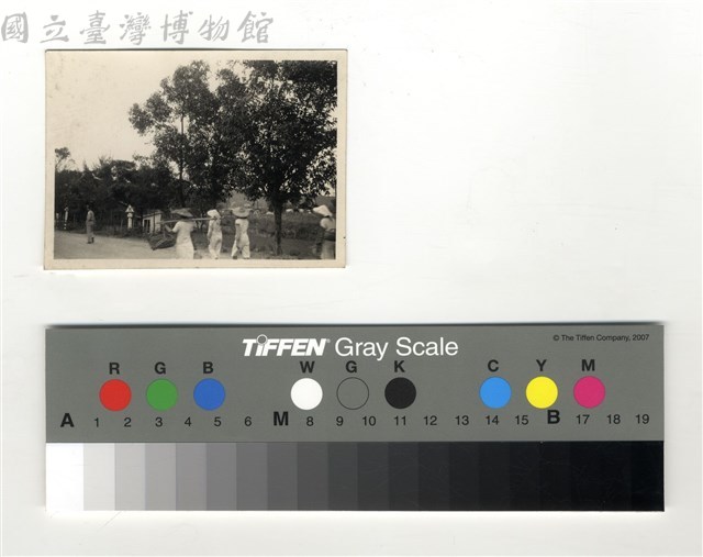 工人搬運藏品圖，第1張