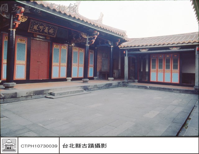 一、二進間庭院藏品圖，第1張