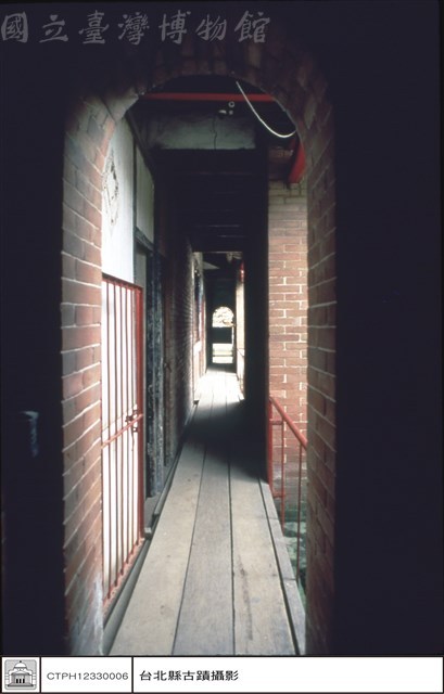 一、二進間迴廊藏品圖，第1張