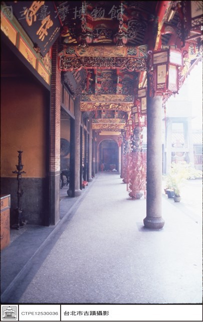 右側迴廊藏品圖，第1張
