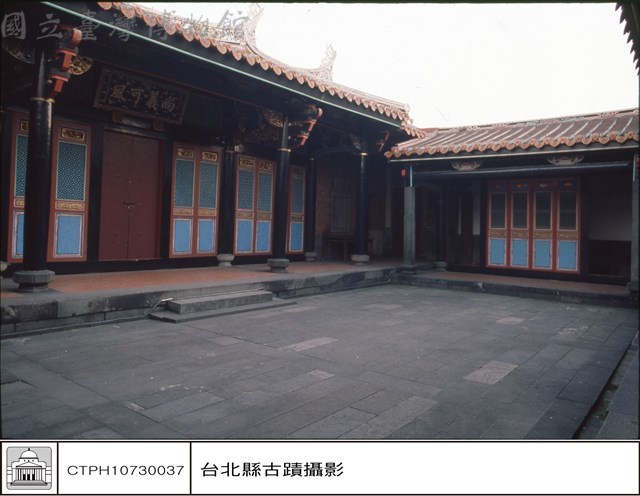 一、二進間庭院藏品圖，第1張