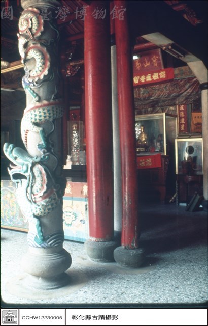 大殿左側柱子藏品圖，第1張