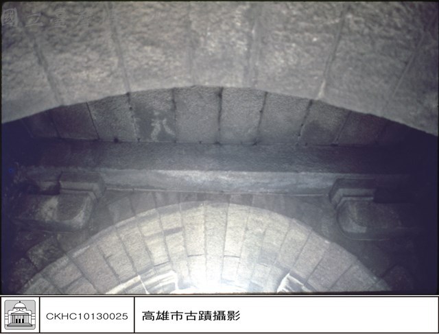 門洞內石條藏品圖，第1張