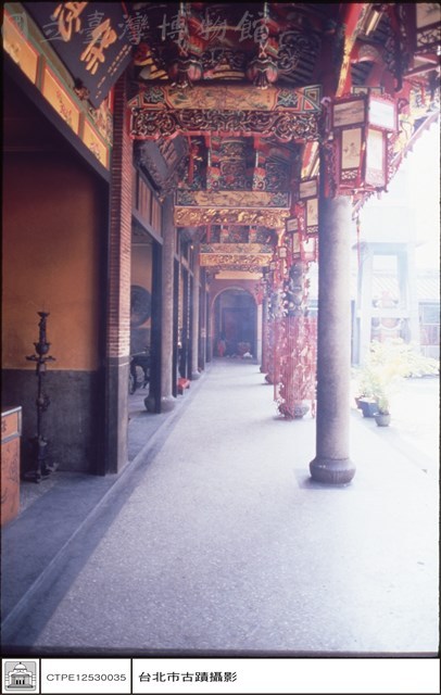 右側迴廊藏品圖，第1張