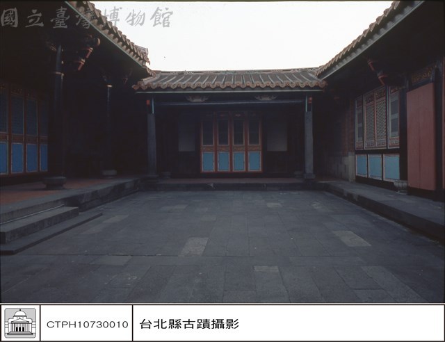 一、二進間庭院藏品圖，第1張