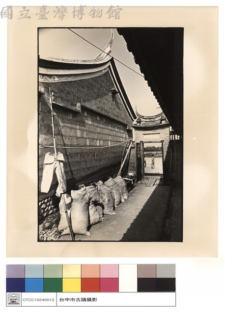 大門右外觀藏品圖，第1張
