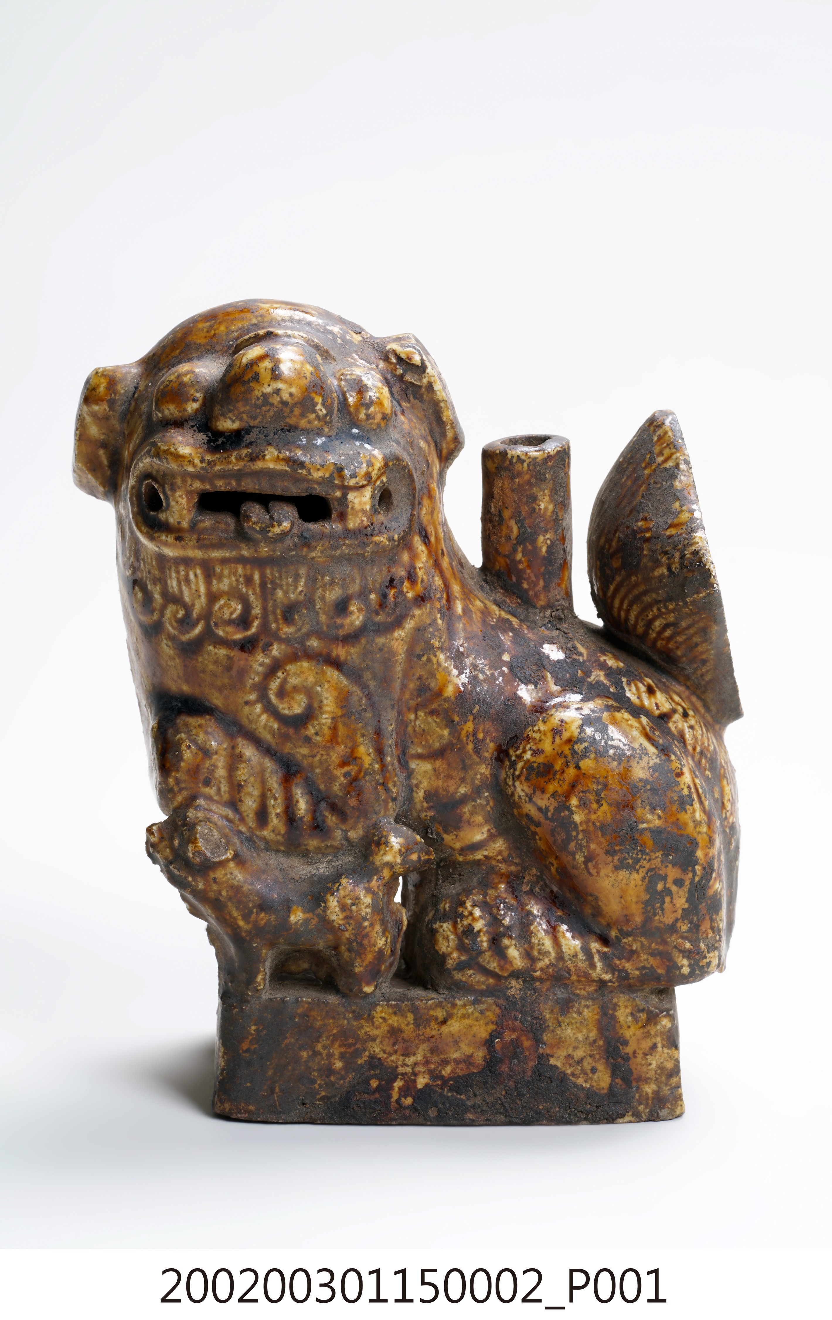 褐釉母獅燭臺 (共11張)