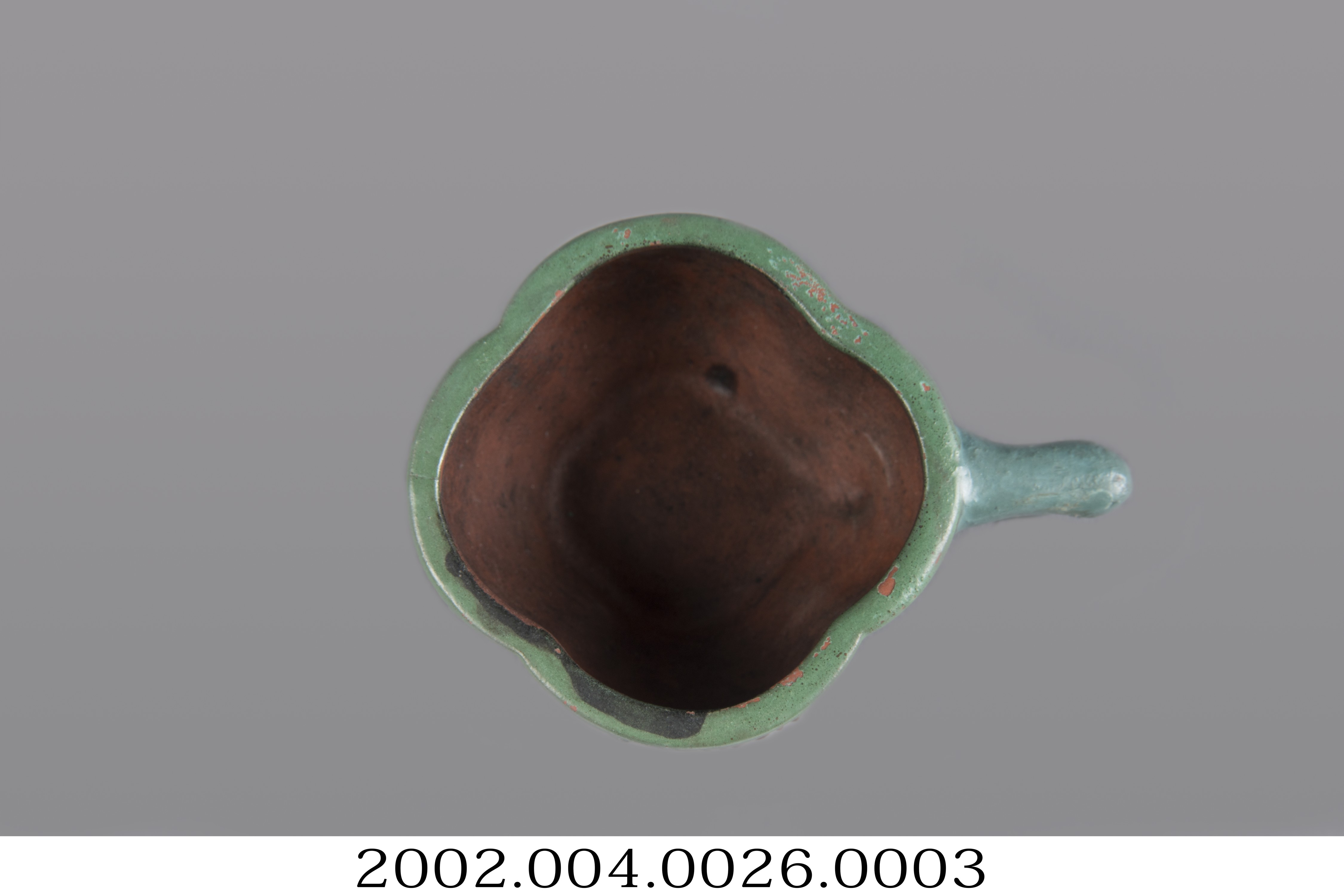 陶製綠釉彩繪花草紋小茶杯 (共11張)
